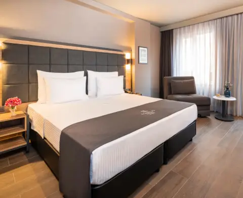 Double room with an armchair — Marius Hotel, Istanbul